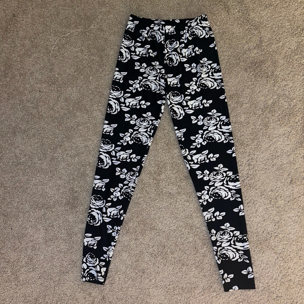 Black and white Floral leggings